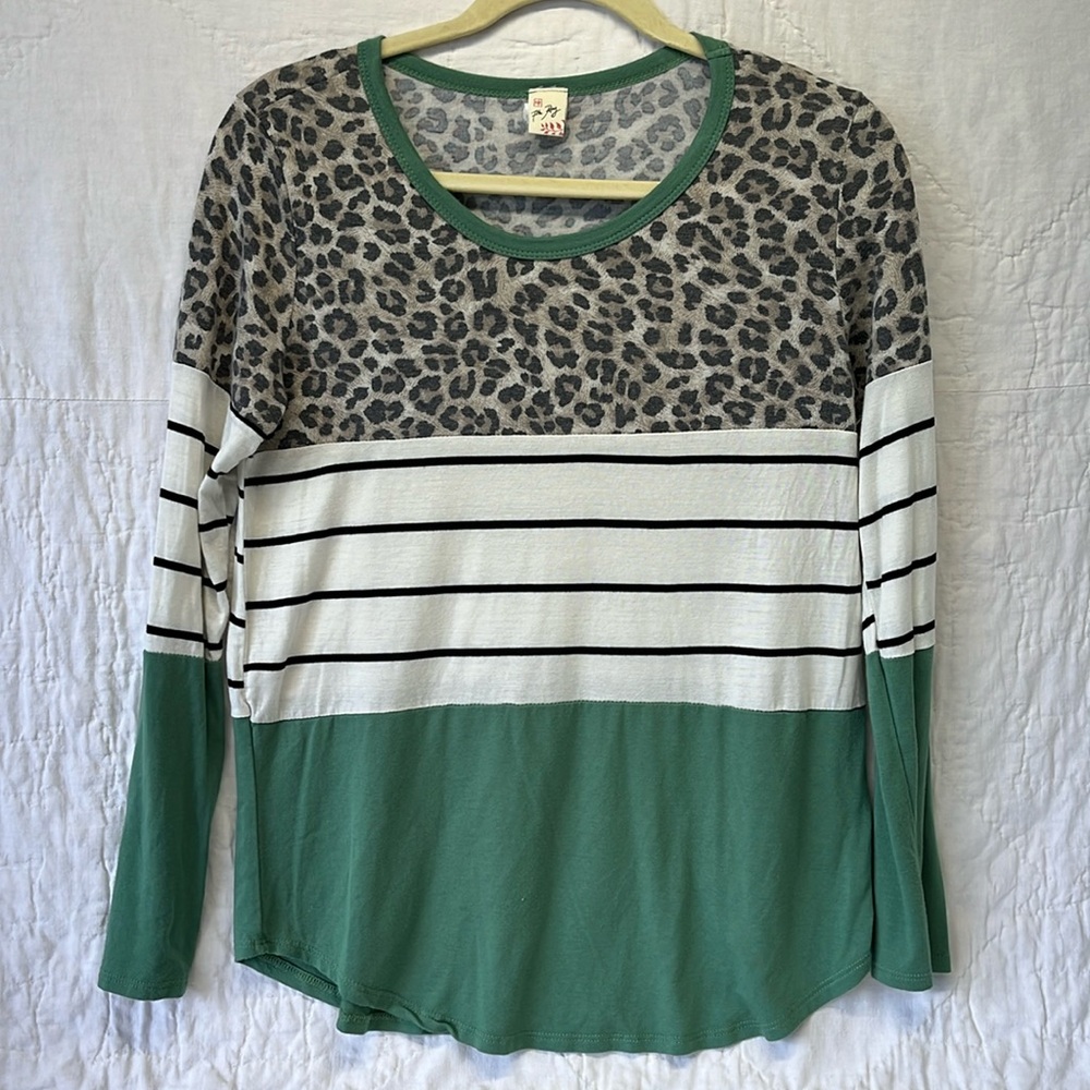 Boutique shirt, size small
